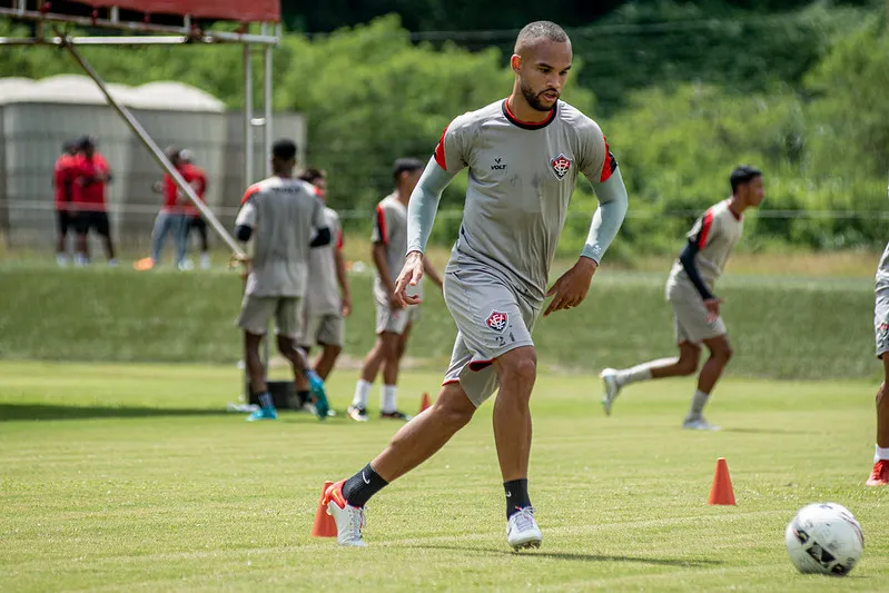 Jogadores realizaram atividades físico-técnicas na Toca do Leão