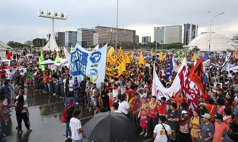 Imagem ilustrativa da imagem Novo Ensino Médio: estudantes organizam manifestação contra modelo