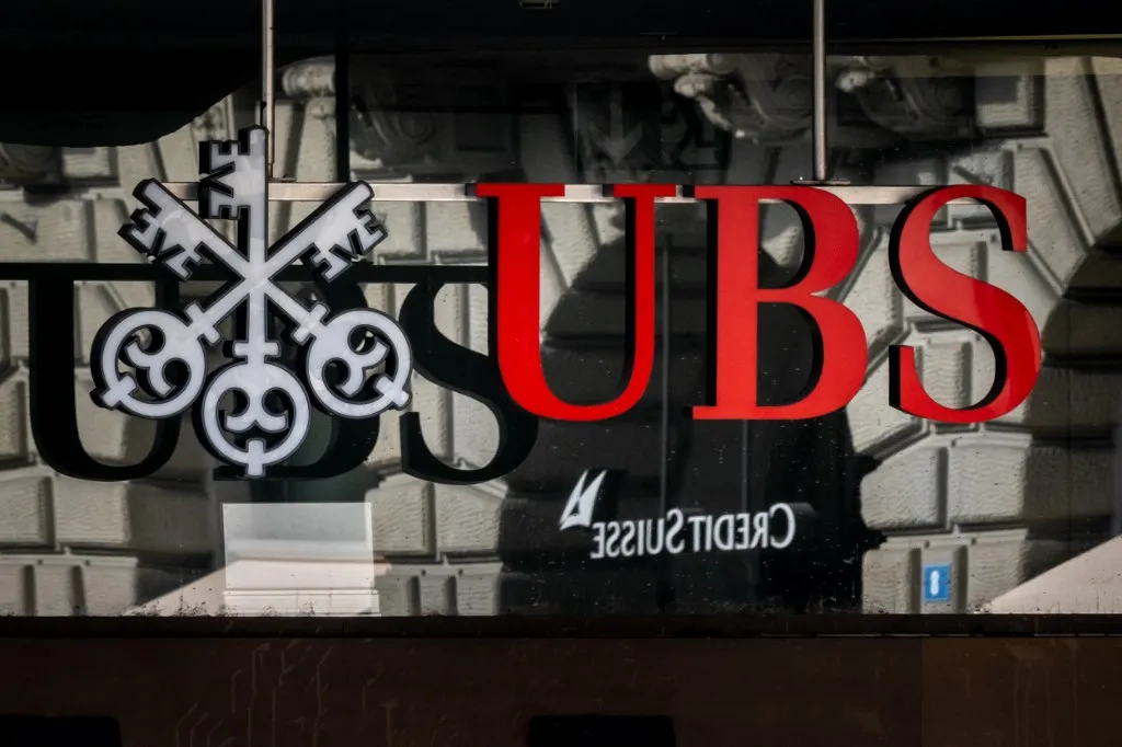 Inicialmente a UBS ofereceu 1 bilhão pela compra do rival