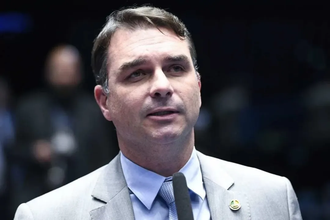 Filho 01 de Bolsonaro, Flávio é conhecido pelo escândalo das rachadinhas