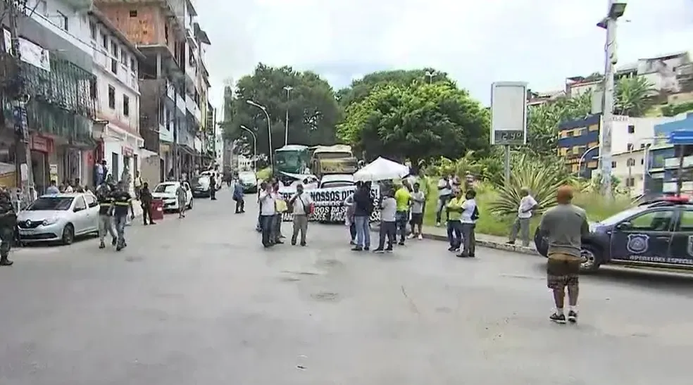 Após bloquear parte da pista na Lapa, os manifestantes seguiram para Avenida Vale dos Barris