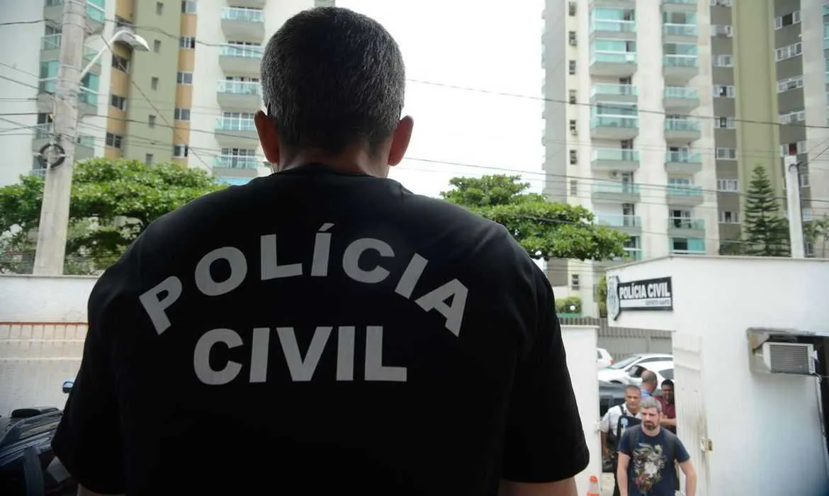 De acordo com a Polícia Civil, uma funcionária da escola registrou a ocorrência de furto