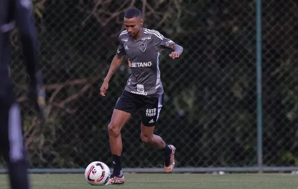 Imagem ilustrativa da imagem Bahia contrata Ademir junto ao Galo e valor da negociação é contestado