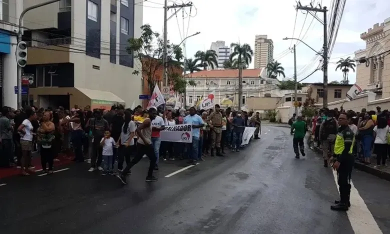 Manifestação reuniu trabalhadores de diversas áreas do serviço público, como saúde e educação