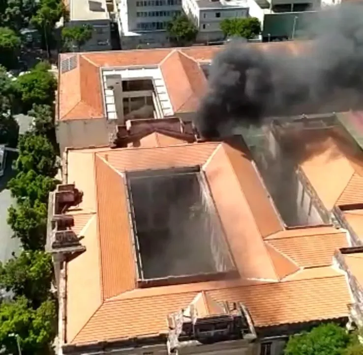 Mais de 40 estudantes foram hospitalizados, após incêndio em escola de Minas Gerais