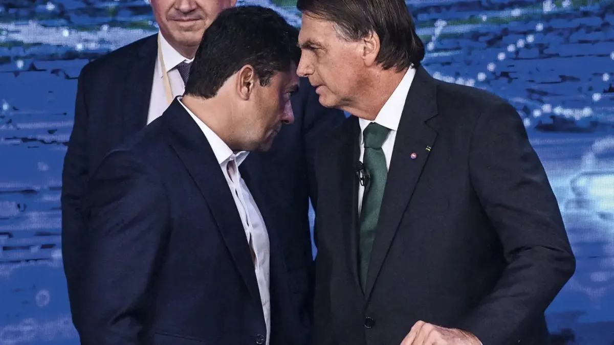 Senador Sergio Moro e o ex-presidente Jair Bolsonaro durante debate das eleições 2022