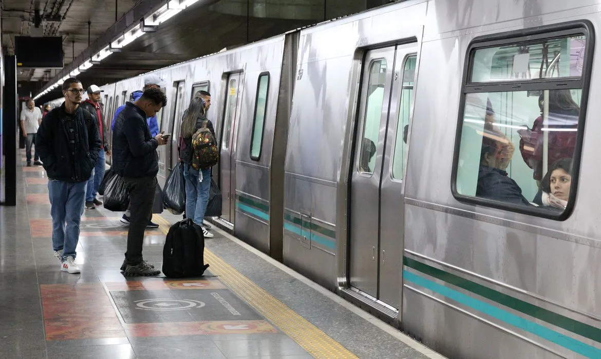 Cerca de 3 milhões de pessoas circulam pelas linhas operadas pelo Metrô