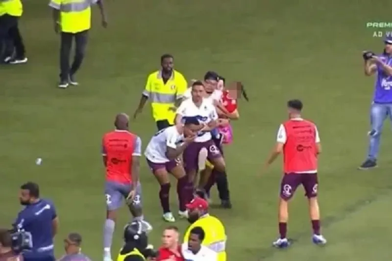 Agressão aconteceu em briga generalizada no Beira-Rio