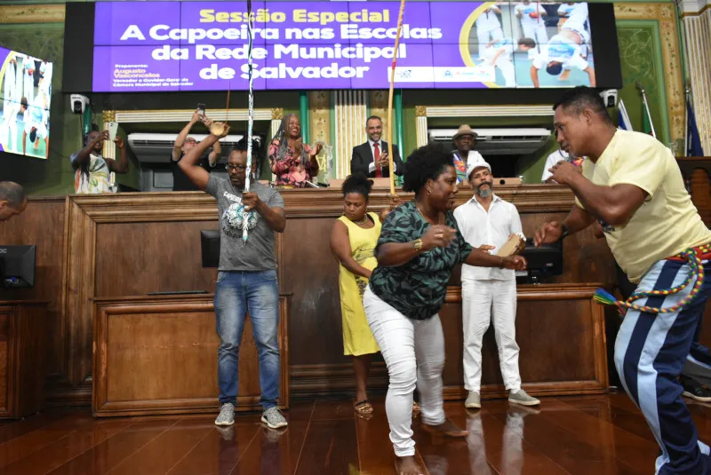 Mestres, professores e praticantes de capoeira participaram da sessão desta segunda na Câmara