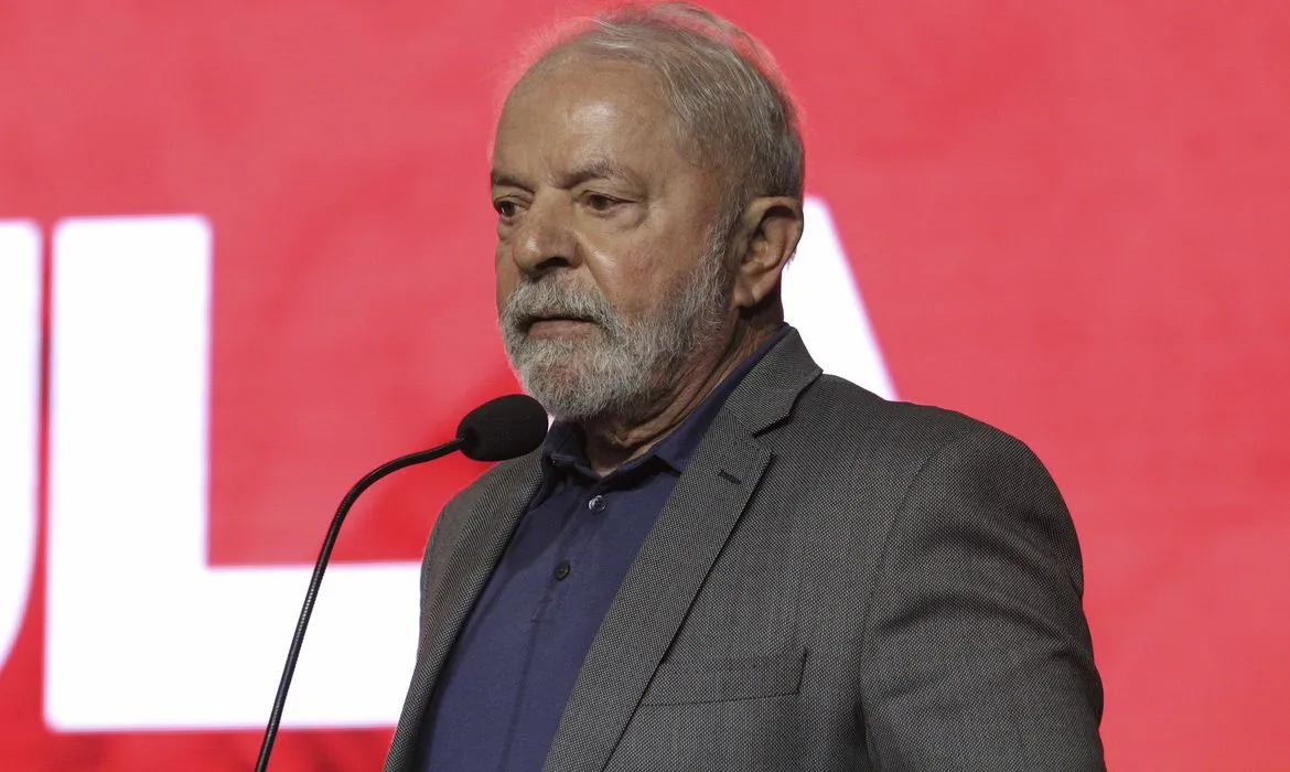 Lula foi diagnosticado com broncopneumonia bacteriana e viral