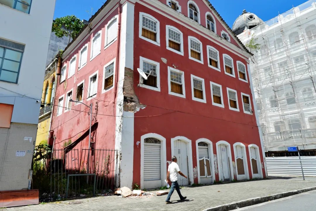 Imóvel onde funcionava o restaurante Colon, um dos mais tradicionais da capital, está com estrutura danificada