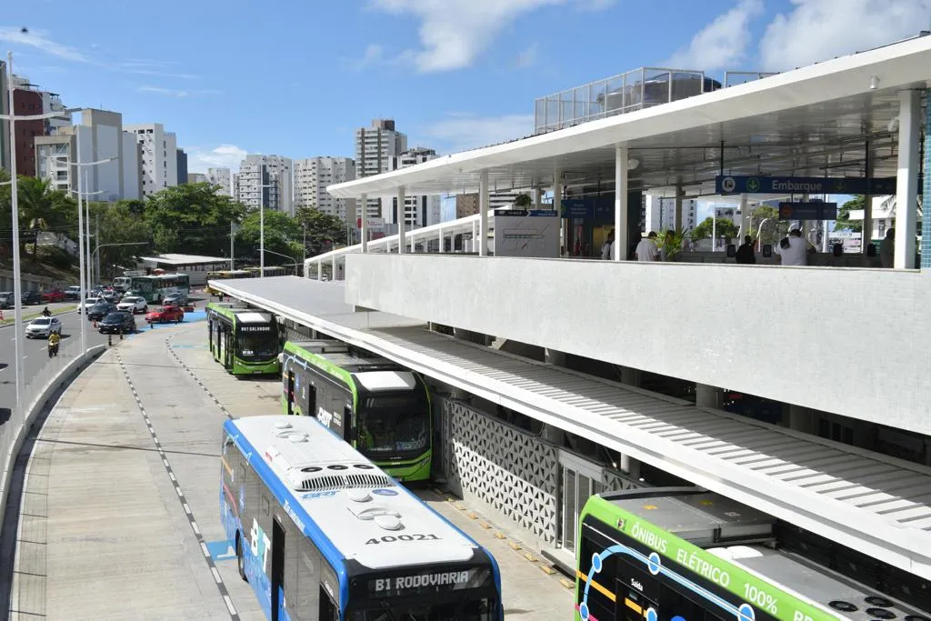 Todo o trecho será feito em faixa preferencial, já sinalizada na via