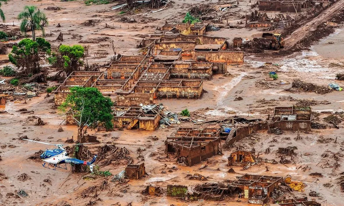 Tragédia ambiental foi provocada por rompimento de barragem