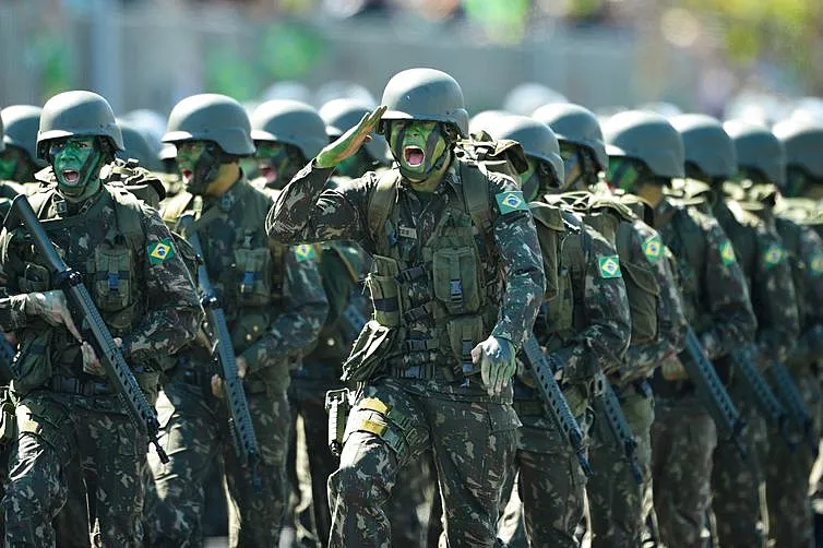 Militares da ativa que participarem de celebrações ou se manifestarem comemorando o golpe, serão punidos