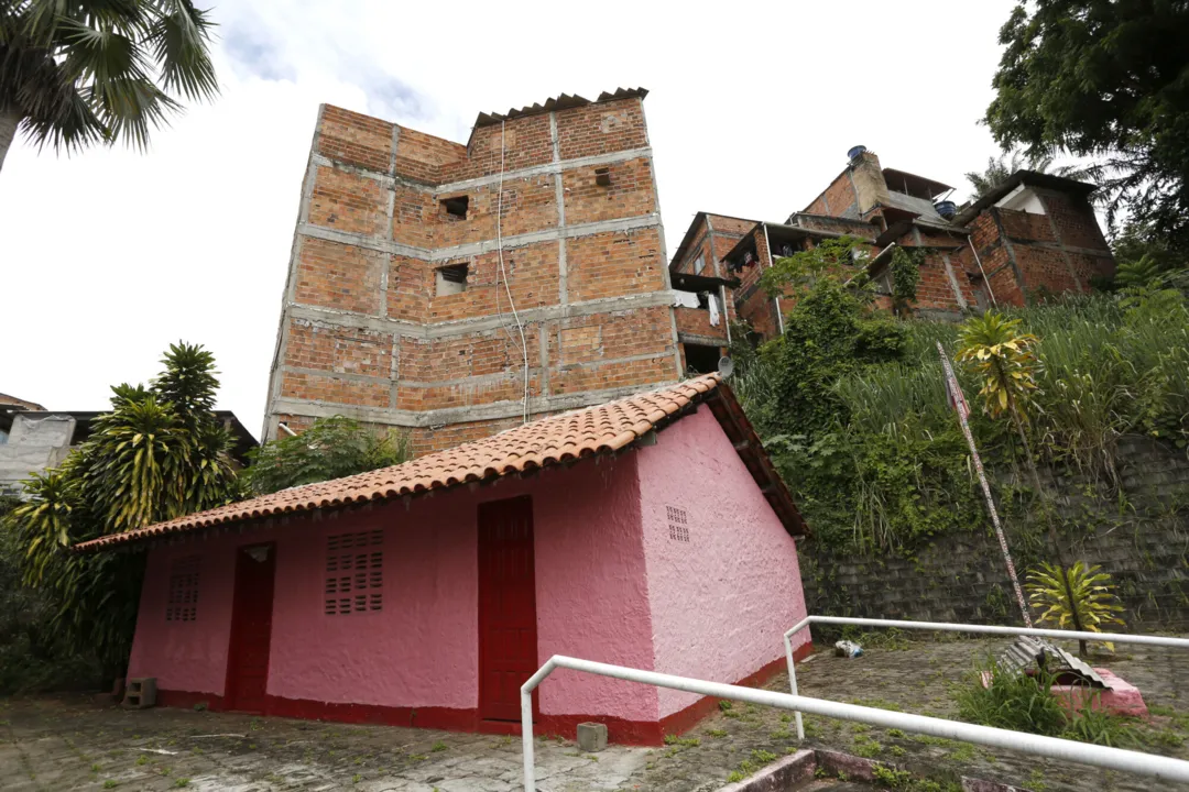 Obra do prédio de cinco pavimentos no entorno do terreiro tombado já havia sido embargada em setembro do ano passado, por causa da ausência do alvará de construção