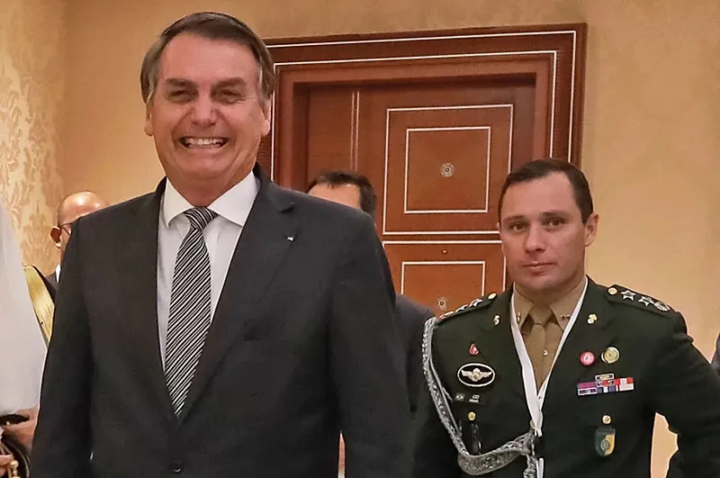 Assessor de Bolsonaro, o Coronel Mauro Cid teria ordenado a ertirada das joias