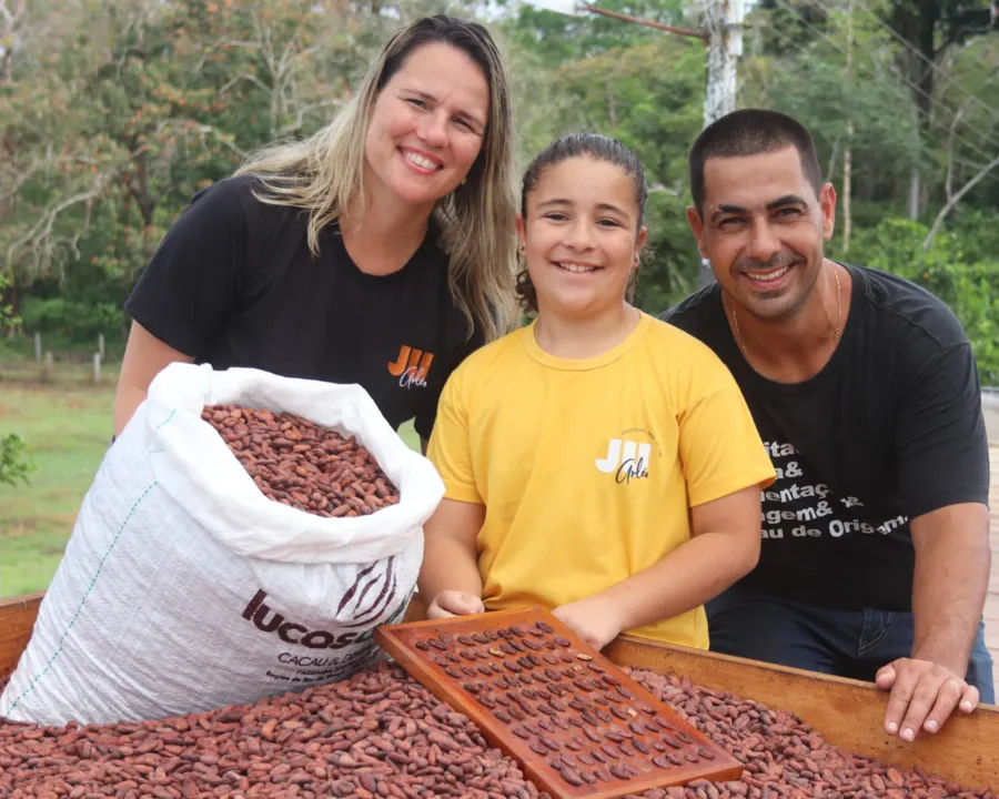 Julia deu a ideia do empreendimento para os pais, Julianna e Lucas