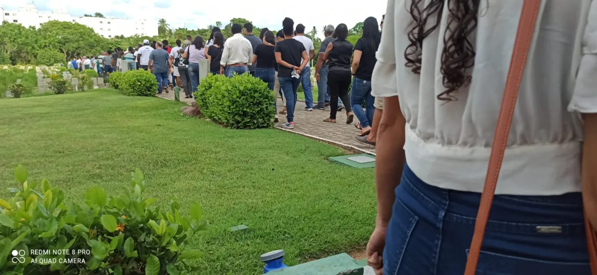 O sepultamento aconteceu no Cemitério Bosque da Paz