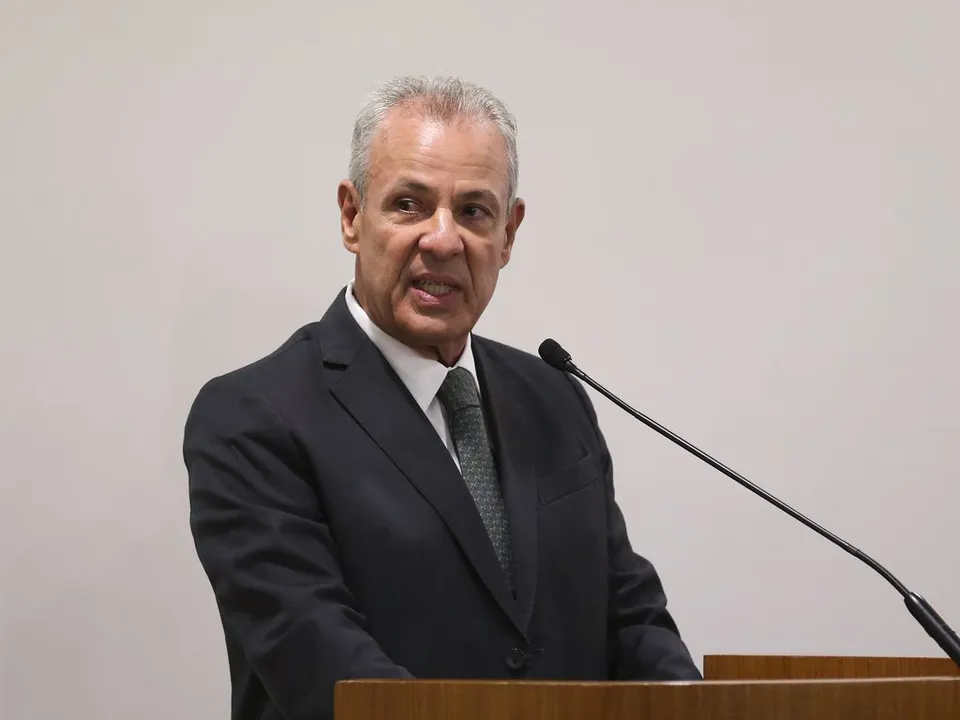 Documento que relata como foi a viagem ministerial não faz citação as joias milionárias trazidas ao Brasil