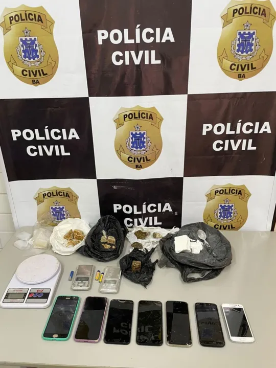 O material e os suspeitos foram apresentados na Delegacia Territorial de Ipiaú para adoção das medidas cabíveis.