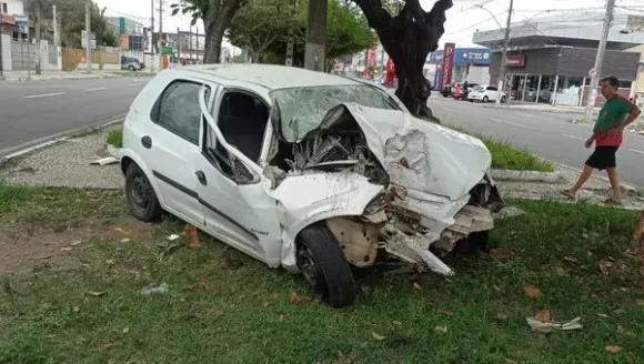 Acidente aconteceu na Av. Maria Quitéria