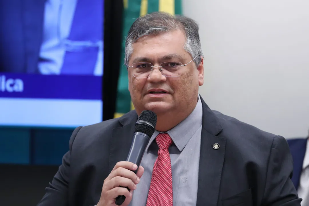 Dino deve ser convidado novamente para comparecer à comissão