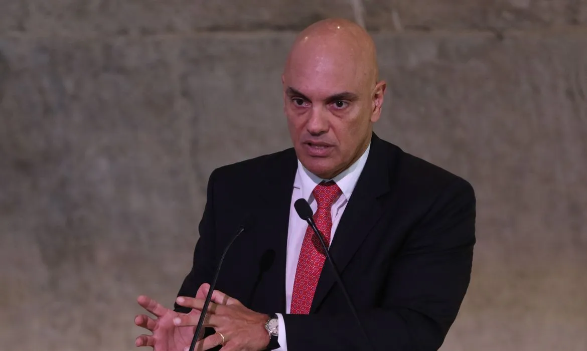 Na reunião, Moraes disse que as plataformas deveriam combater publicações de conteúdos nazista, fascista, homofóbico e antidemocrático
