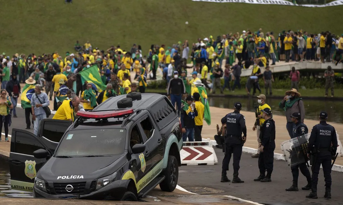 STF marca julgamento de 100 pessoas denunciadas pelo envolvimento nos atos golpistas