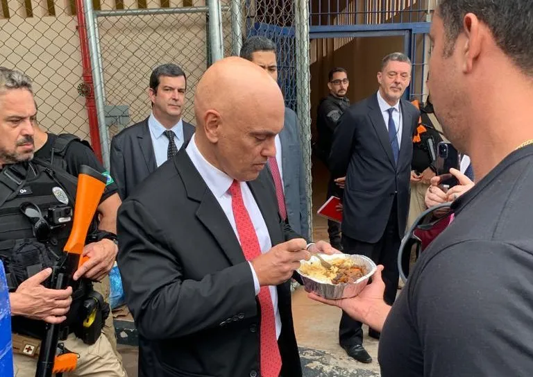 Anteriormente, Moraes tinha reclamado das condições da comida oferecida aos detidos na Papuda