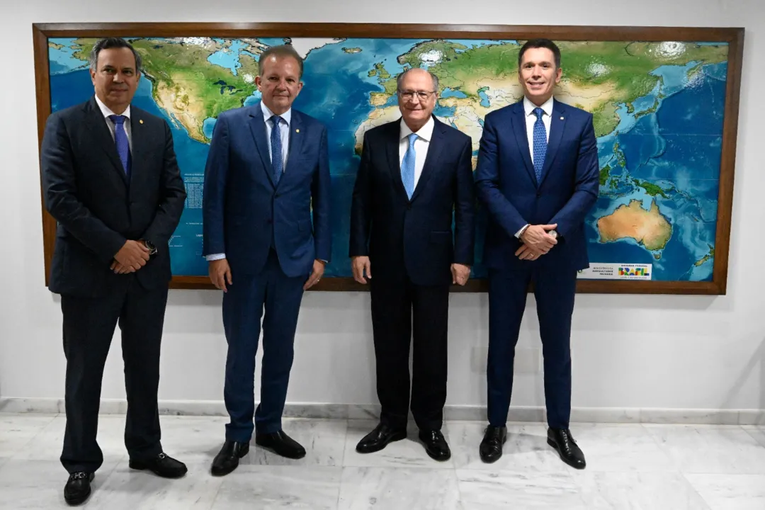 Félix Mendonça Jr (PDT-BA), André Figueiredo (PDT-CE), o vice-presidente Geraldo Alckmin (PSB) e o deputado federal Felipe Carreras (PSB-PE)