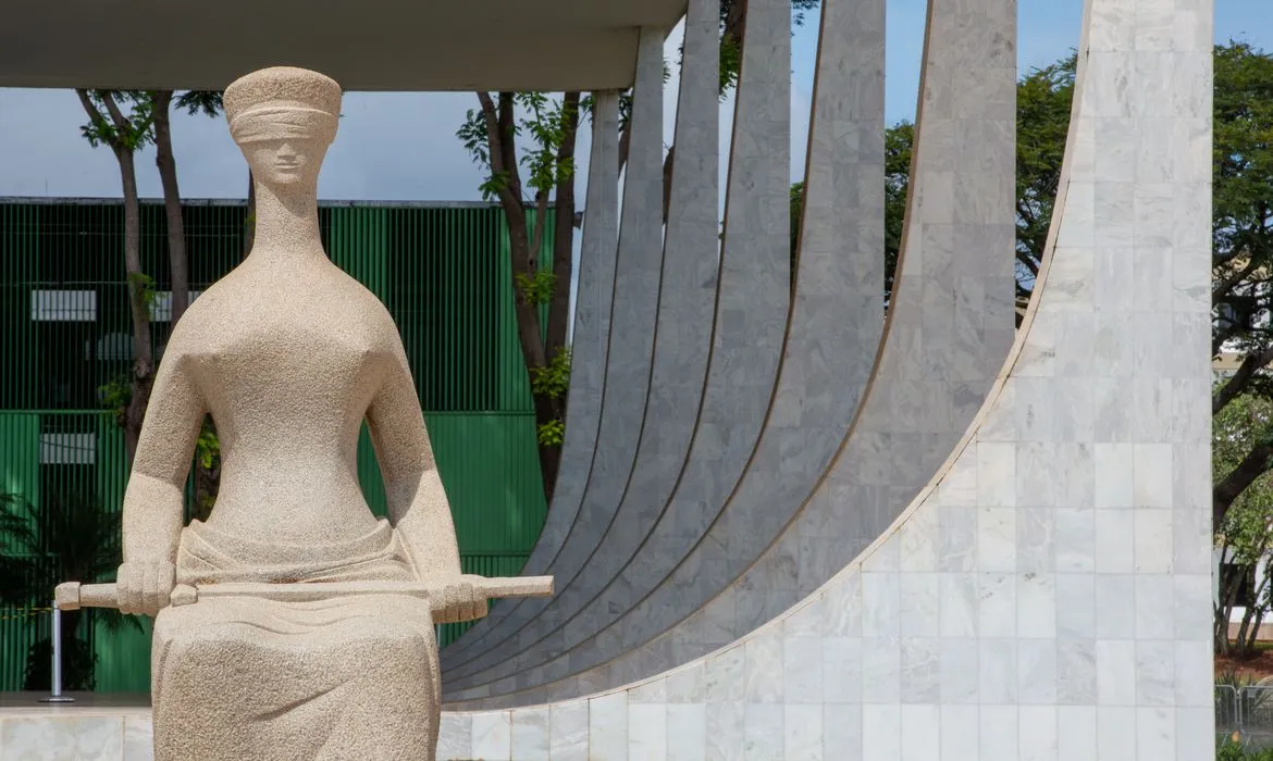 O STF reconheceu que o beneficiário pode optar pelo critério de cálculo que renda o maior valor mensal
