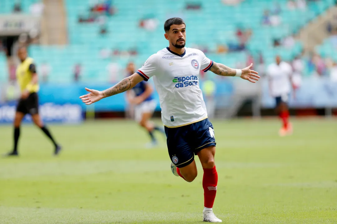 Meia Cauly tem bom início com a camisa do Esquadrão