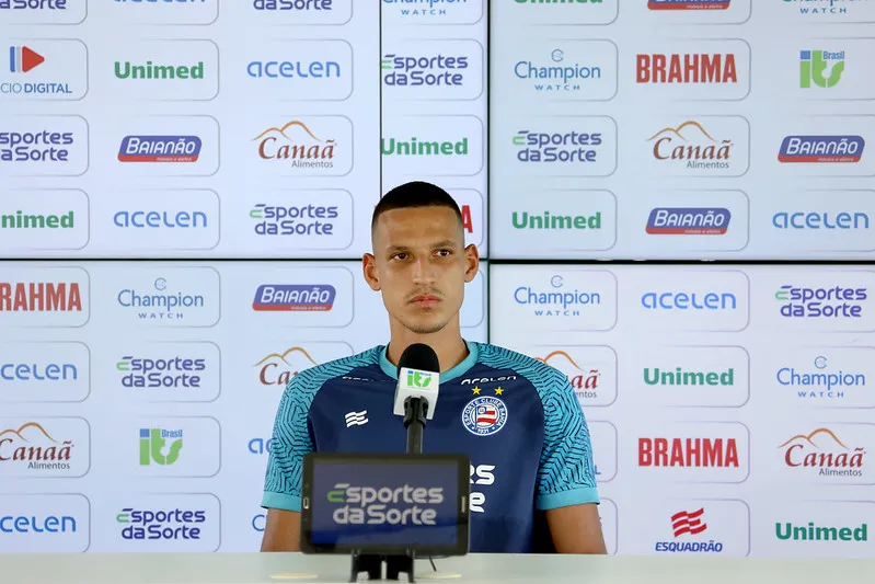 Gabriel Xavier concedeu entrevista coletiva no CT Evaristo de Macedo