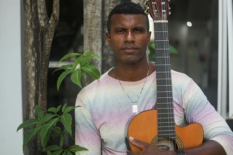 Luciano Dantas viralizou nas redes sociais cantando "Tudo Azul", da banda Asas Livres
