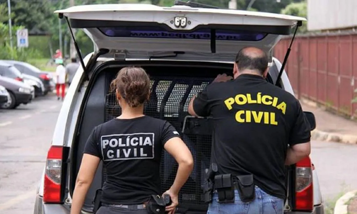 Topógrafo, de 52 anos, também fez gestos obscenos