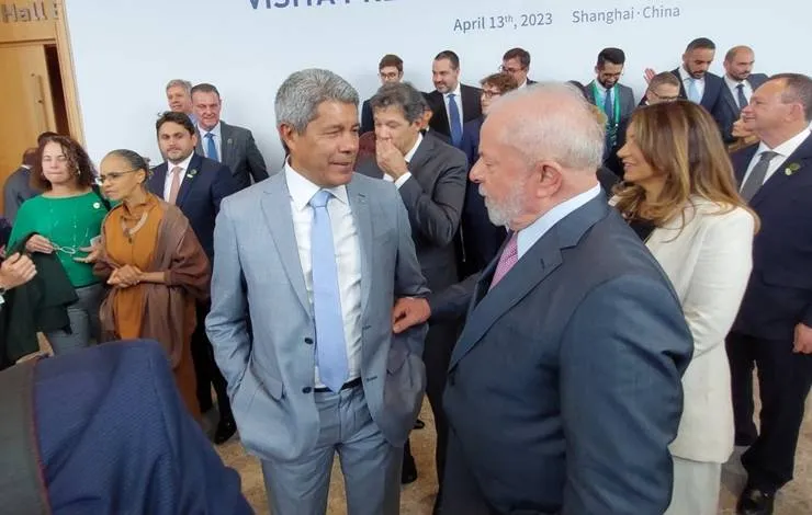 Jerônimo e Lula no Centro de Pesquisa e Desenvolvimento da Huawei, em Xangai, na China