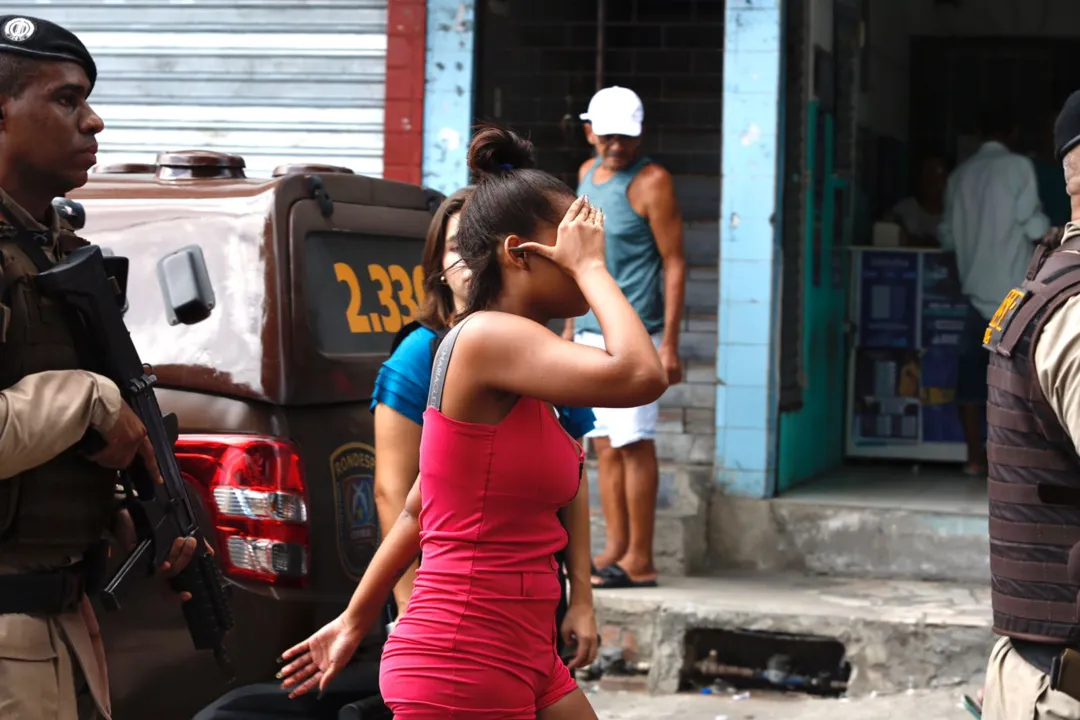 Adolescente feita de refém