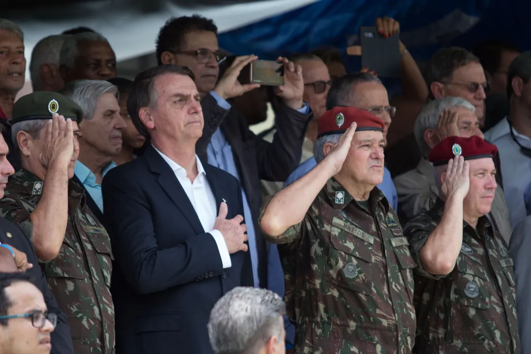 Bolsonaro e militares