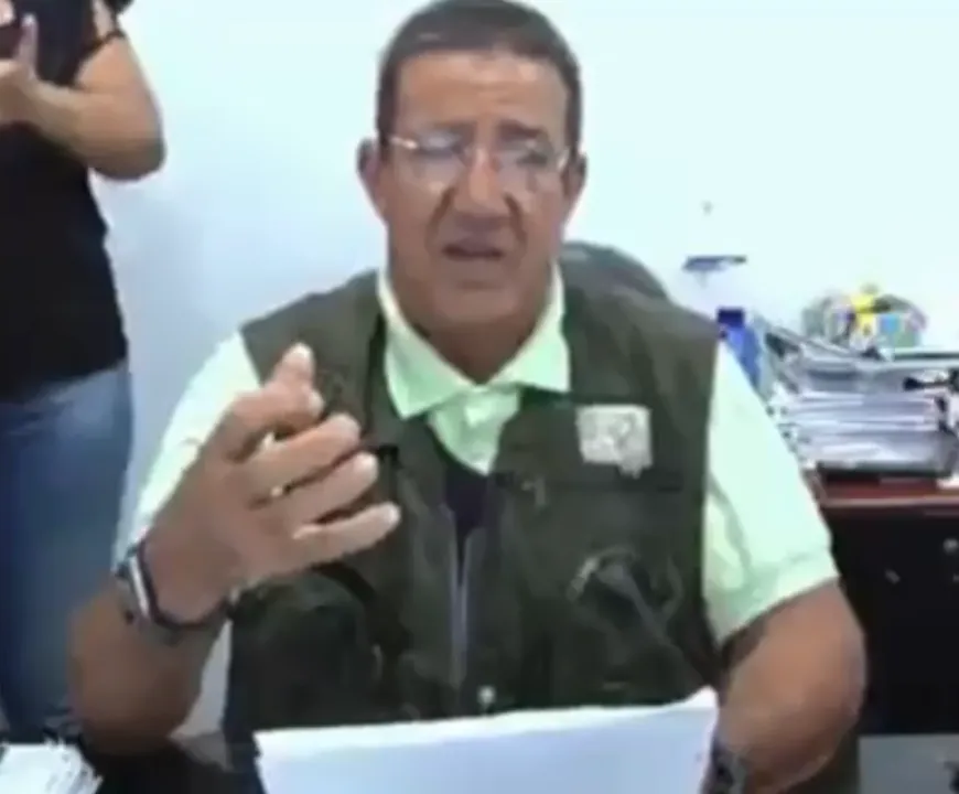 Prefeito de Canavieiras, Clovis Roberto Almeida de Souza (Pros), manda recado via vídeo para vereador Nizão da Oficina (PP)
