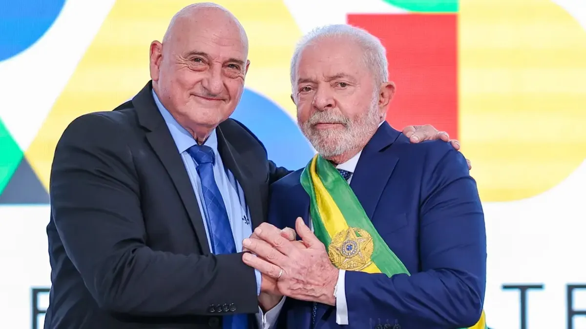Imagem ilustrativa da imagem Lula diz que ex-ministro do GSI saiu 'por conta própria'