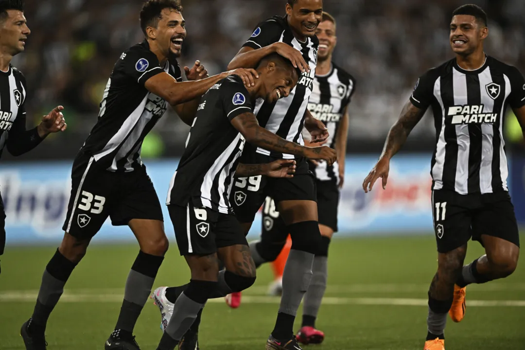 O Botafogo goleou o César Vallejo por 4 a 0