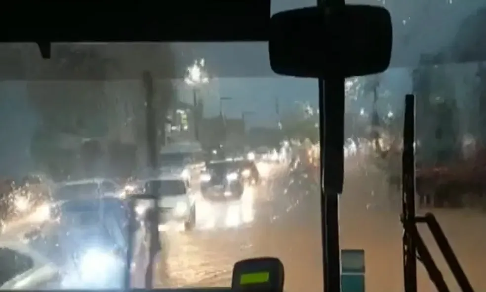 Previsão é que a chuva persista durante toda a sexta-feira, 21, com possibilidade de cessar completamente até esta terça-feira, 25