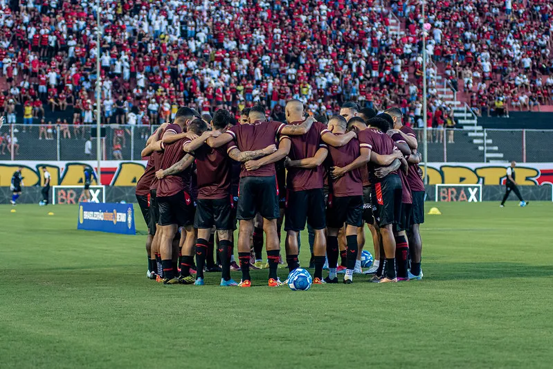 Vitória e ABC se enfrentam às 18h, no Frasqueirão, em Natal