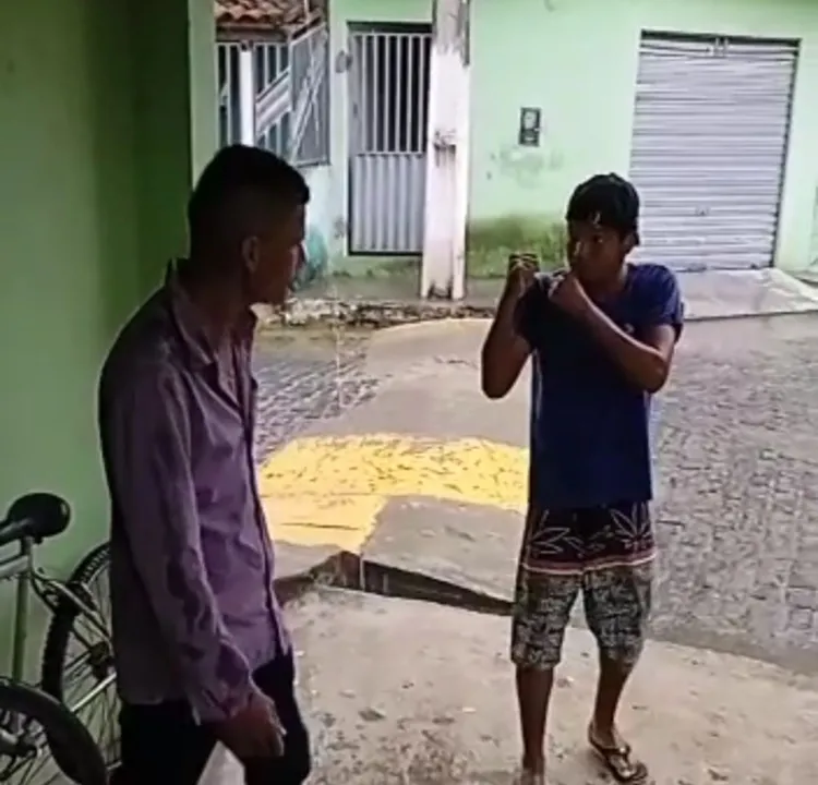 Não se sabe o motivo de como começou a briga entre os dois homens