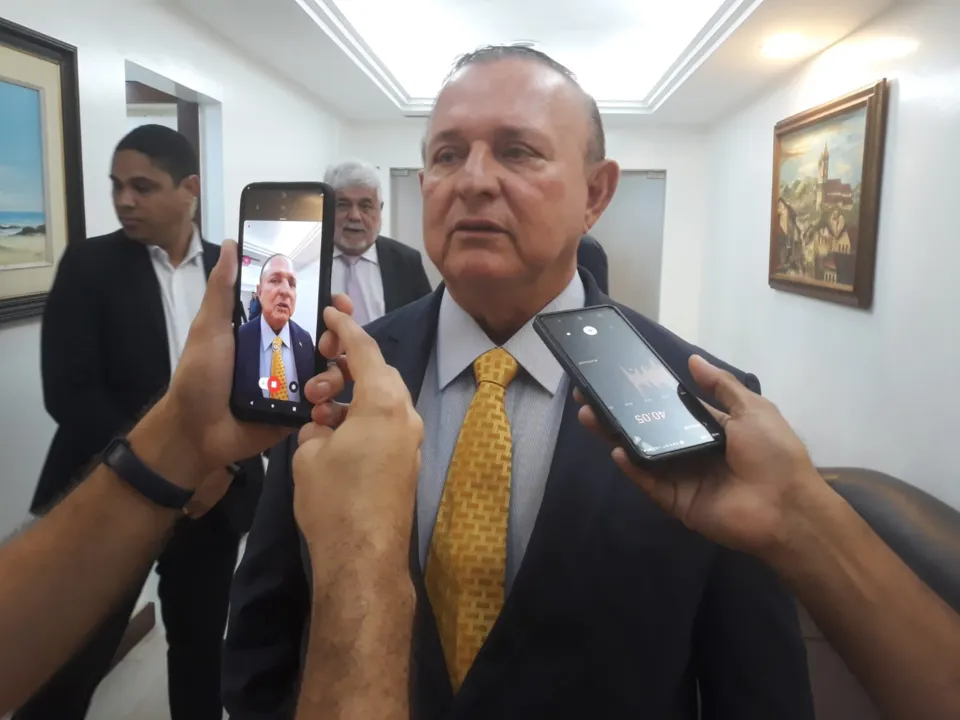 Presidente da Alba, Adolfo Menezes (PSD)