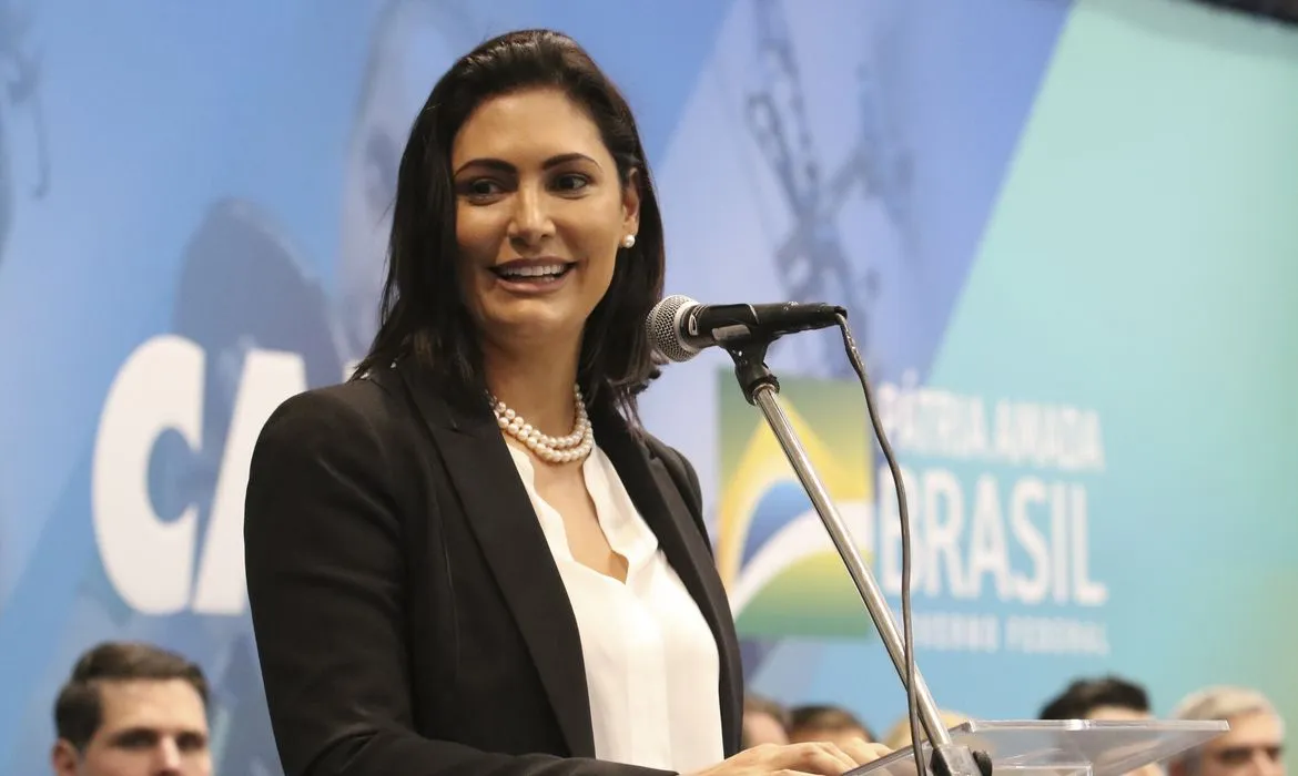 Michelle Bolsonaro é citada em polêmica sobre joias