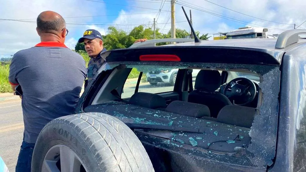 Um motociclista de 54 anos teve ferimentos nas pernas