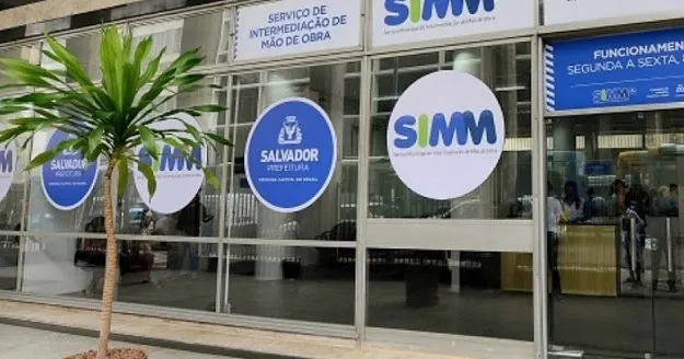 O atendimento está sendo realizado de forma híbrida: presencialmente e remotamente