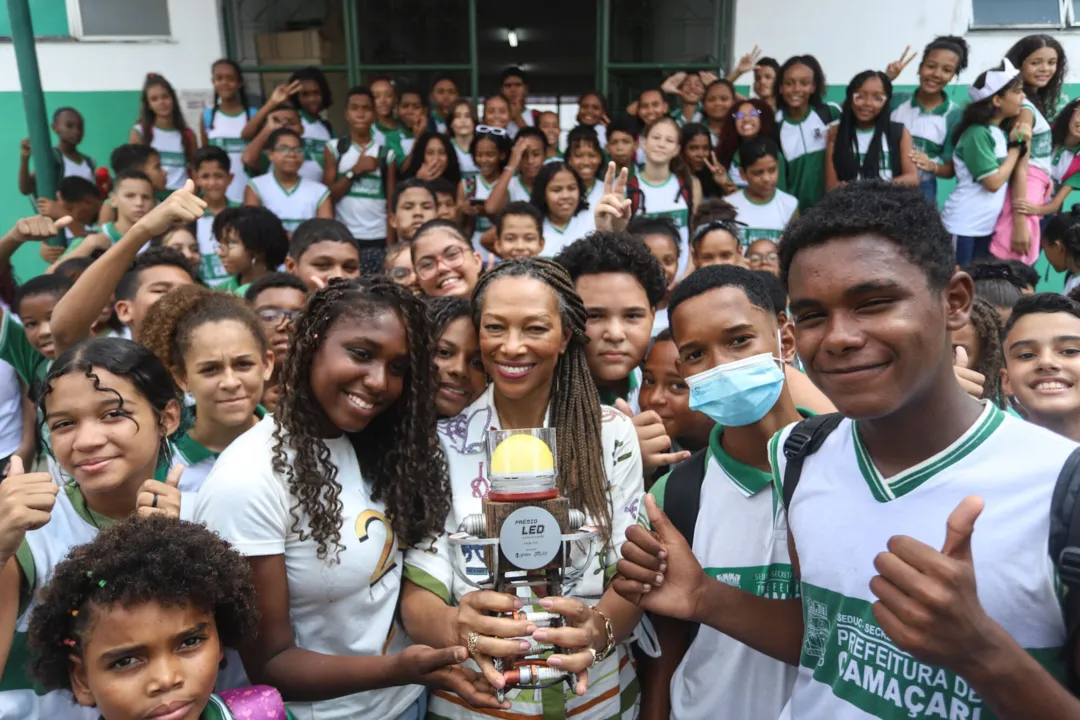 Professora é premiada por trabalho com educação antirracista