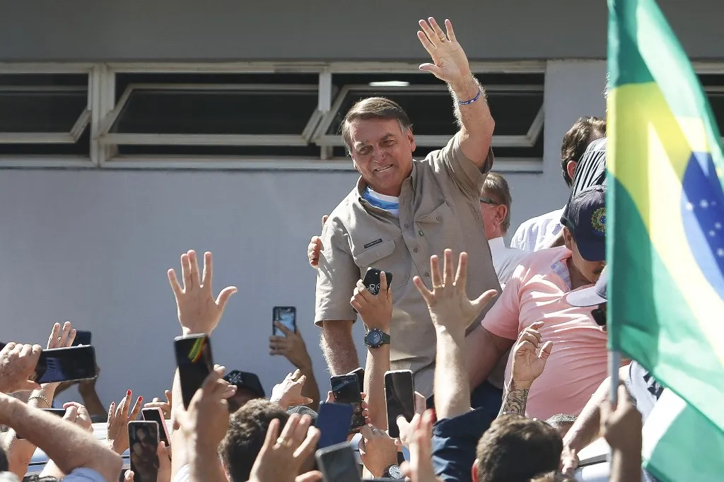Imagem ilustrativa da imagem Bolsonaro reencontra apoiadores após volta ao Brasil